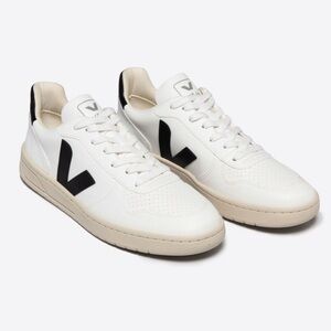 Veja V-10 CWL WHITE BLACK brand new!